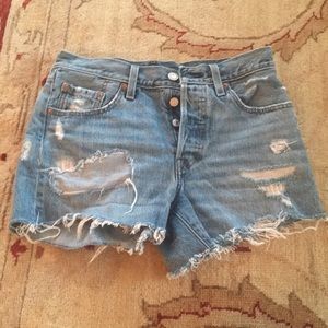 Levi Cutoff Jean Shorts
